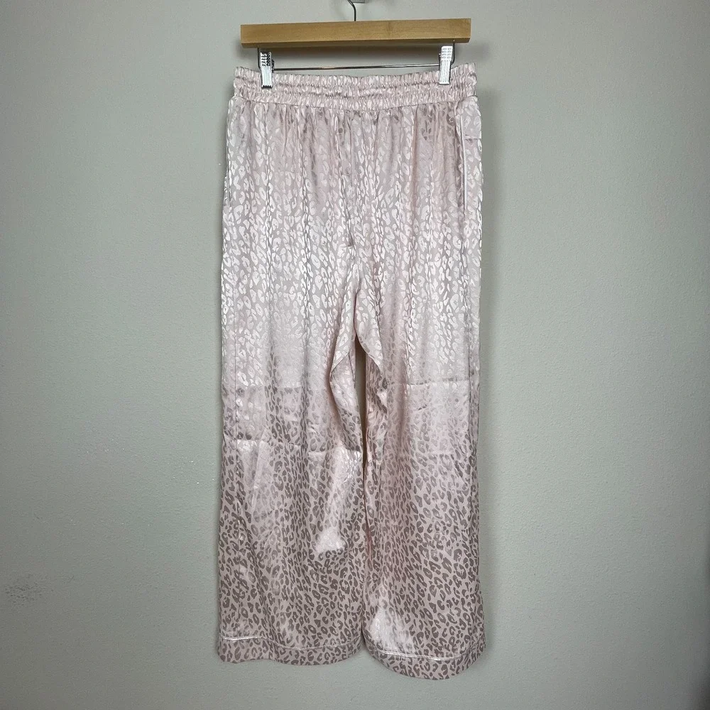 BCBG MaxAzria Satin Pajama Set Size L Pale Pink Leopard Print Monotone Luxe‎